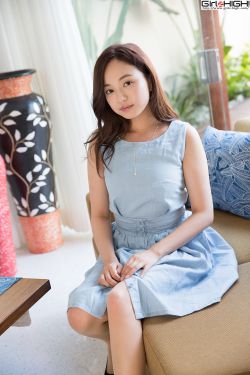 双胞胎姐妹齐上阵一